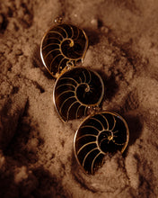 Load image into Gallery viewer, Small Black Enchanted Vanessa Shell Necklace