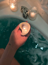 Load image into Gallery viewer, Oyster Shell Candle Into the Depths Siren Ritual Candle