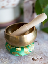 Load image into Gallery viewer, Copper Singing Bowl With Pillow + Sound Bowl