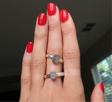 Load image into Gallery viewer, Meteor Silver and Platinum Ring From Muonionalusta
