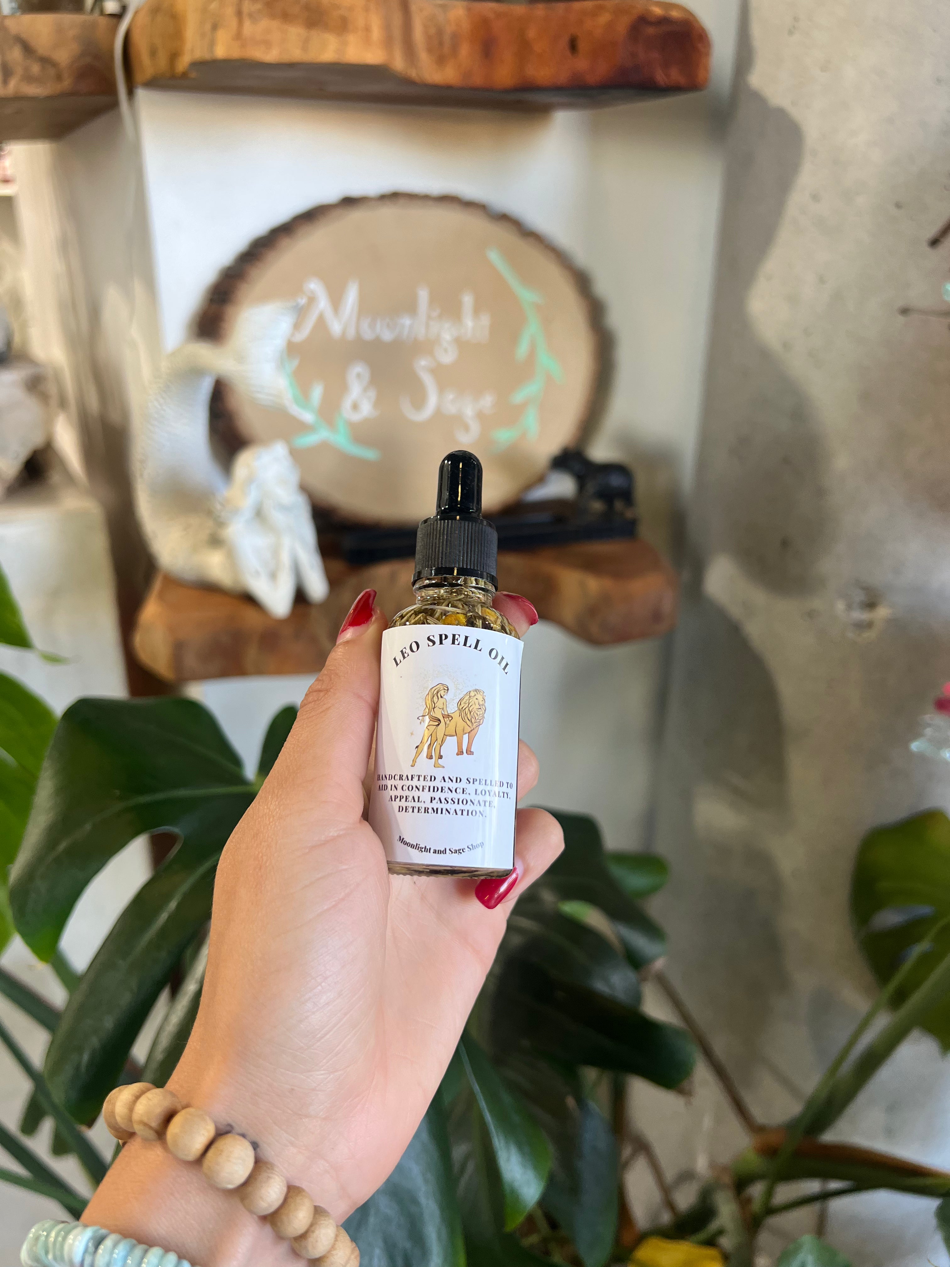 Leo Zodiac Ritual Spell Oil (Confidence, Loyalty, Passion) (LIMITED AV