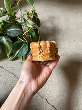 Load image into Gallery viewer, Crown Candle - Gold
