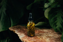 Load image into Gallery viewer, Succubus Energy Vampire/ Sexual Energy Ritual Oil
