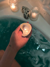 Load image into Gallery viewer, Oyster Shell Candle Into the Depths Siren Ritual Candle
