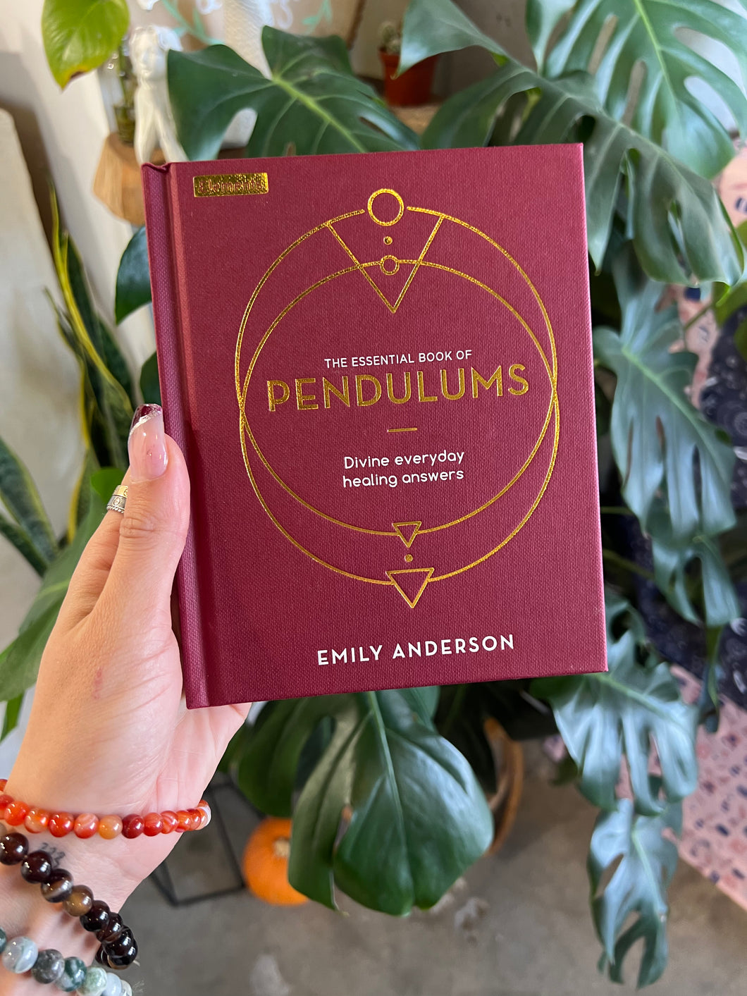 The Essential Book of Pendulums: Divine Everyday Healing Answers